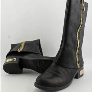 Vince Camuto- winivie